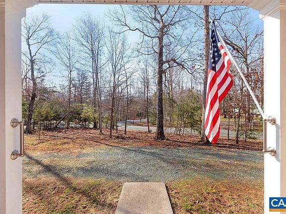 3rd image of 20 W Lake Forest Dr