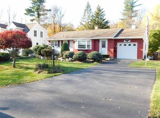 16 Dumbarton Dr, Delmar, NY 12054