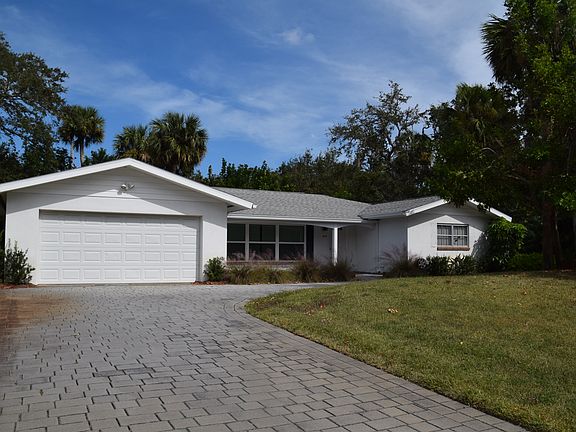 4th image of 515 Flamevine Ln
