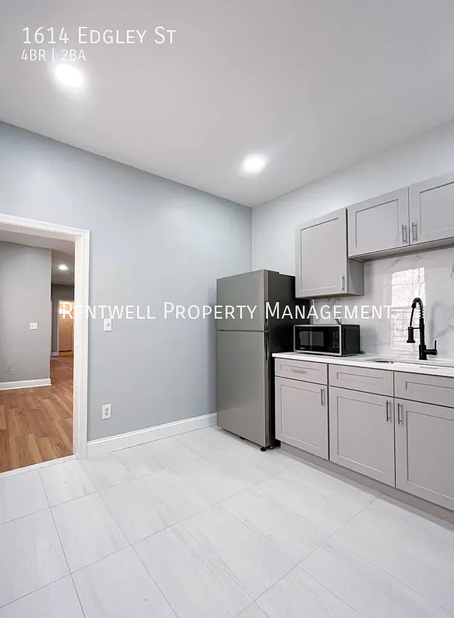 Spacious 4 Bedroom Townhome with Private Patio & In-Unit Laundry — Photo 2