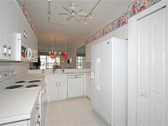 4th image of 20760 Country Creek Dr Unit 611
