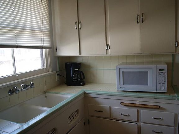3rd image of 2032 Delaware Ave APT D