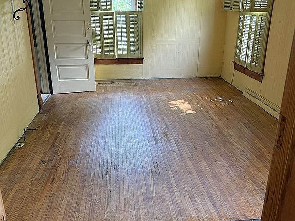 5th image of 722 S Hennepin Ave
