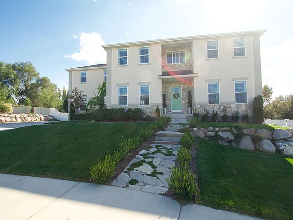 2nd image of 527 W Miller Hollow Cv