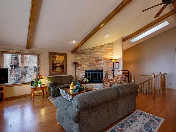 2nd image of 2504 Candlewick Dr SE