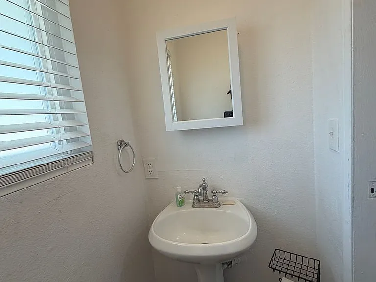 7676 Hemlock Ave — Photo 13