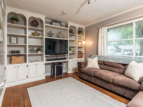 4th image of 5052 Edenshire Ave