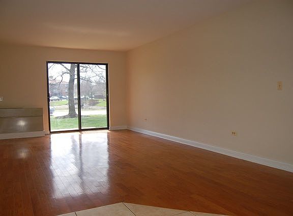 3rd image of 716 Prescott Dr APT 106
