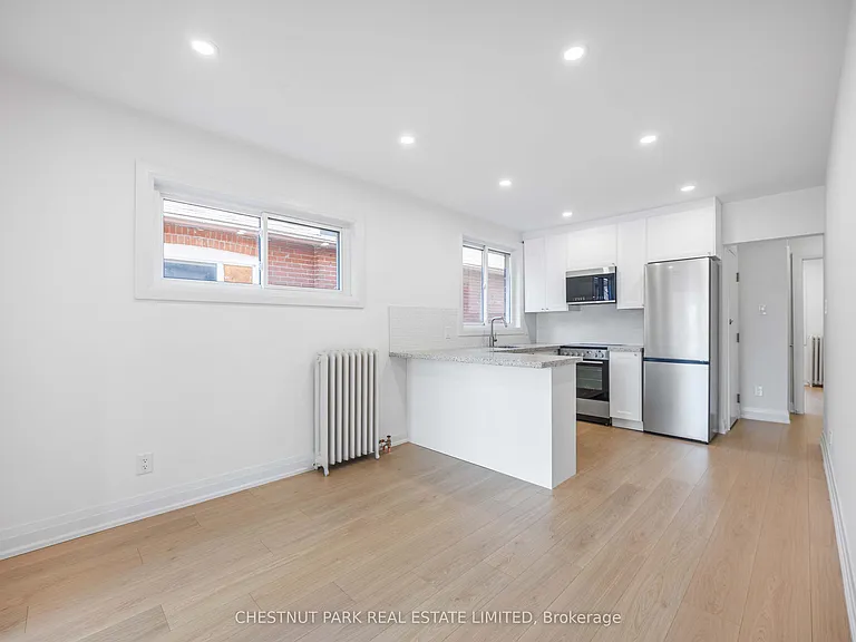 54 McNairn Ave #UPPER — Photo 13