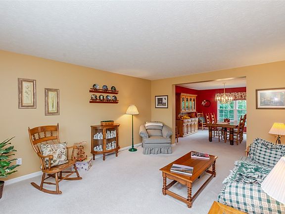 4th image of 2135 Wedgewood Dr