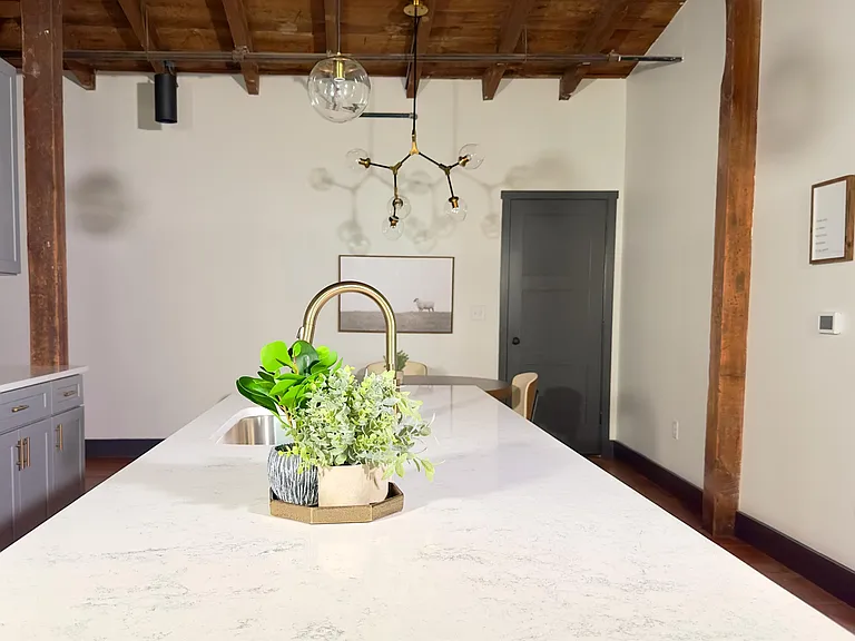 437 W Grant St #302 — Photo 9