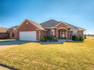 9032 NW 75th St, Yukon, OK 73099