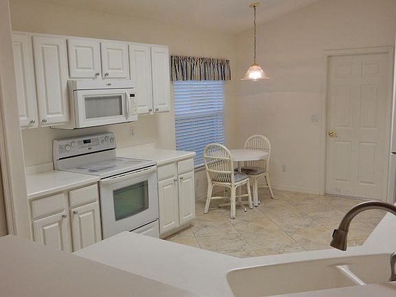 3rd image of 432 SW Sundance Trl