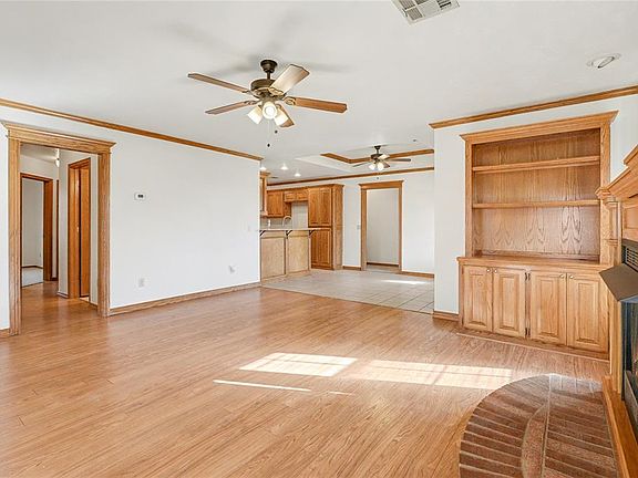 2nd image of 4 Willow Creek Dr