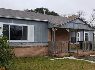 924 N 14th St, Nederland, TX 77627