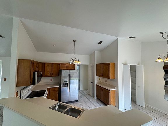 3rd image of 3915 Station Ct S
