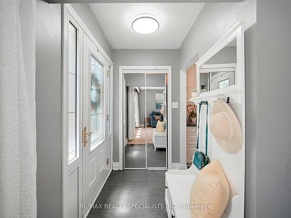 5th image of 3673 Fieldgate Dr