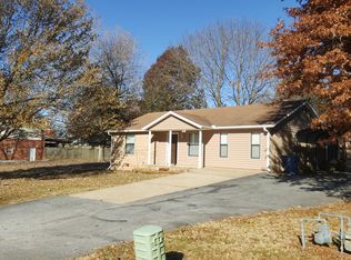 609 Park Cir, Gentry, AR 72734