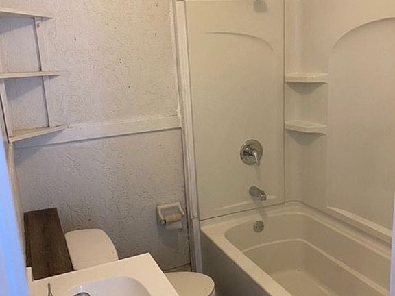 2nd image of 145 Avenue F SW Unit B