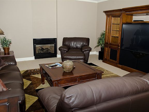 5th image of 204 Lakewood Dr