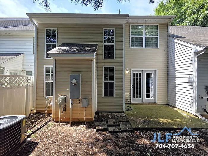 360 Tidmarsh Ct — Photo 21