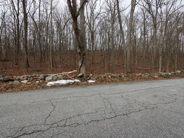 47 Southwick Rd, Sutton, MA 01590