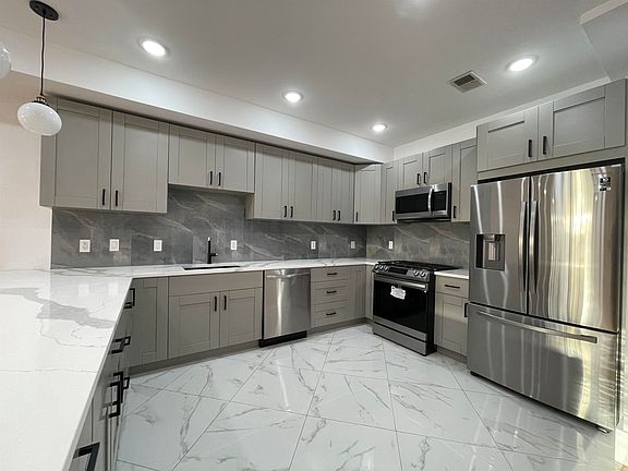 3rd image of 286 Johnston Ave Floor 1