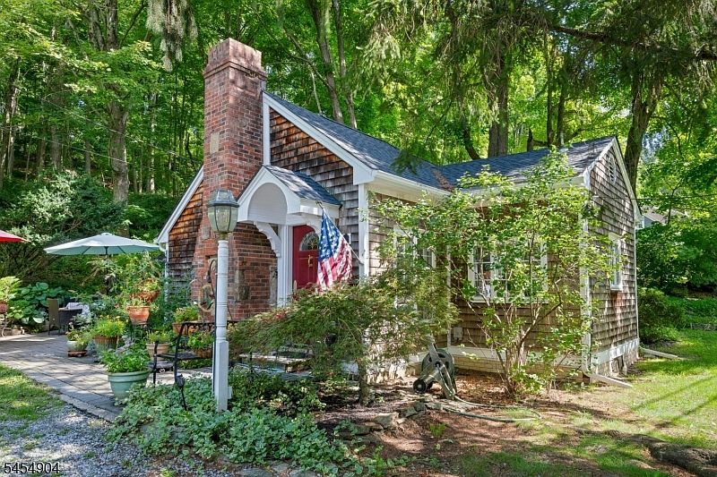1st image of 23 Combs Hollow Rd