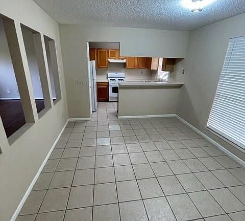 3rd image of 3319 E Heatherock Cir