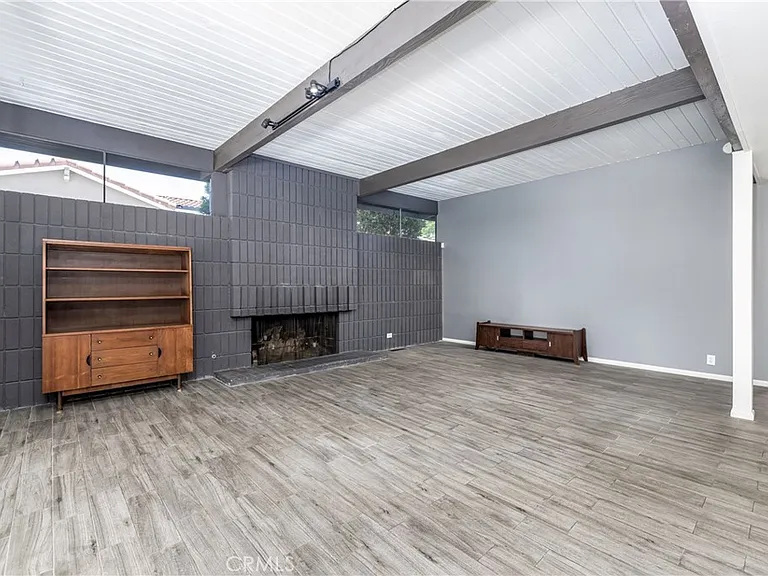 18349 Hiawatha St — Photo 7
