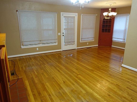 3rd image of 1907 E Hernandez St