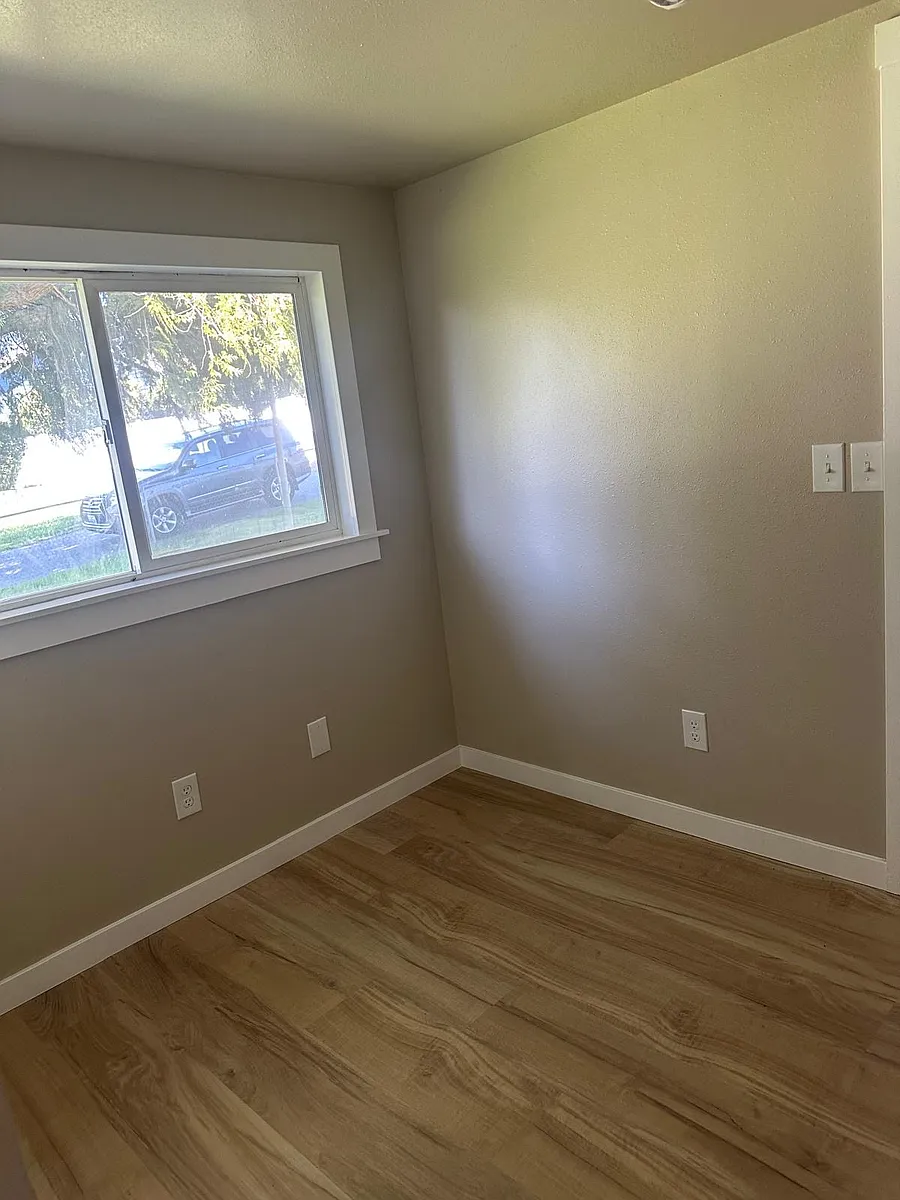 Mudroom - 3821 NW Cascade Ave