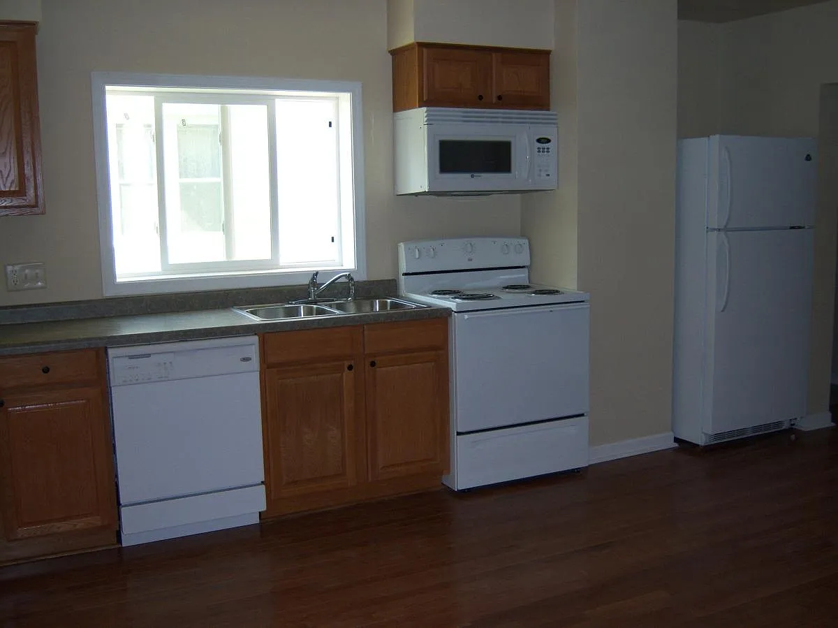 3 bed, 1244 sqft, $1,200 — Photo 2