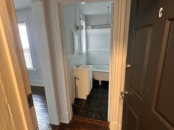 3rd image of 3206 Stuart Ave APT C