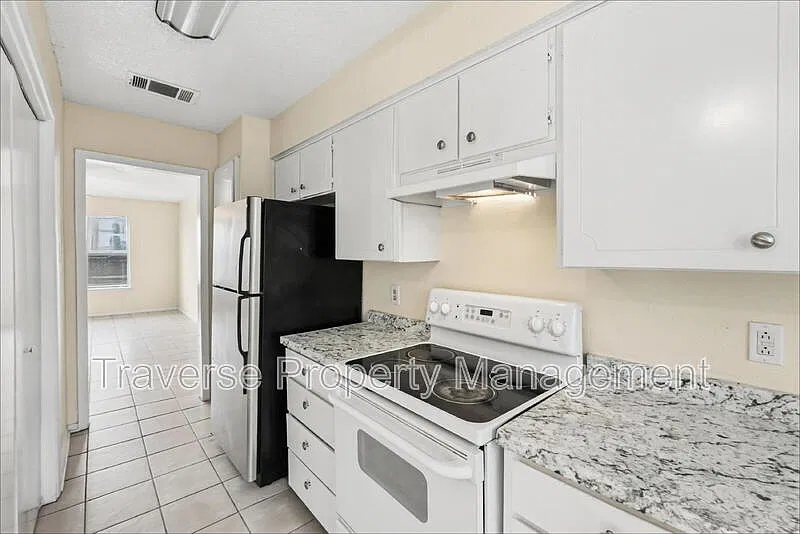 2 bed, 1.5 bath, 1052 sqft, $1,195 — Photo 4