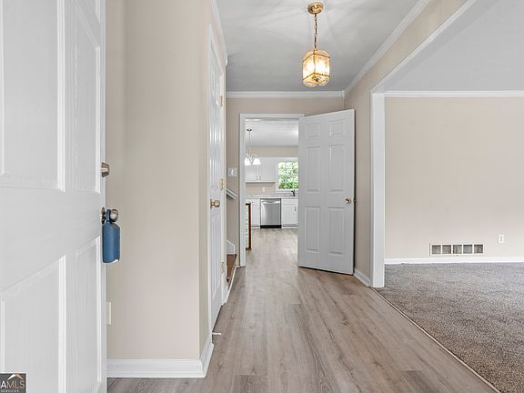 3rd image of 3219 Rondelay Dr