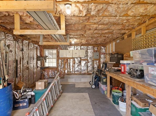24 Hodgkins Dr, Ipswich, MA 01938