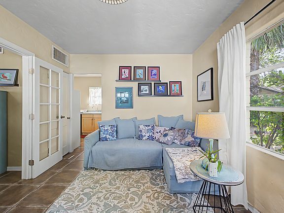5th image of 335 W Georgia Ave