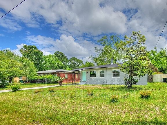 3rd image of 3919 Skycrest Dr