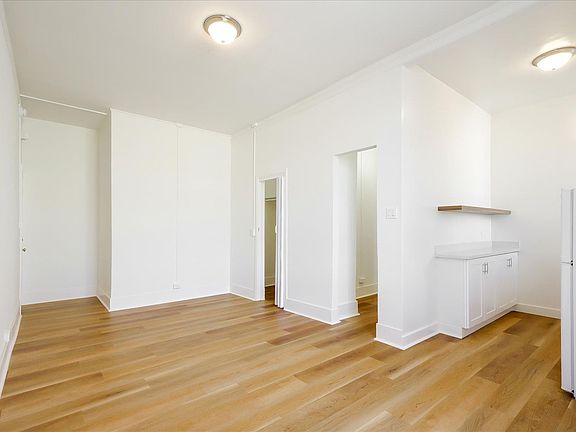 4th image of 1364 Grove St APT 4