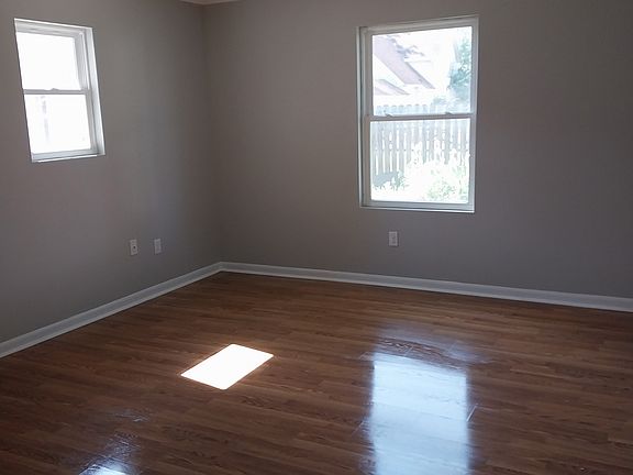 5th image of 223 W Marion St