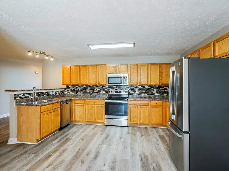 685 Belgium Dr — Photo 8