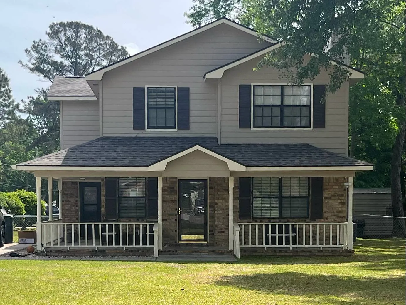 1410 Brittney Ln — Photo 2