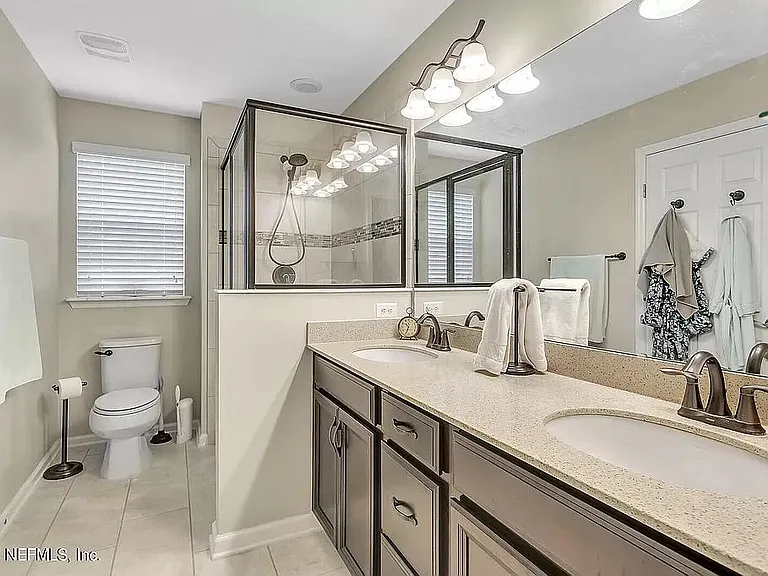 361 Richmond Dr — Photo 7