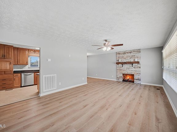 3rd image of 2337 Inglewood Dr
