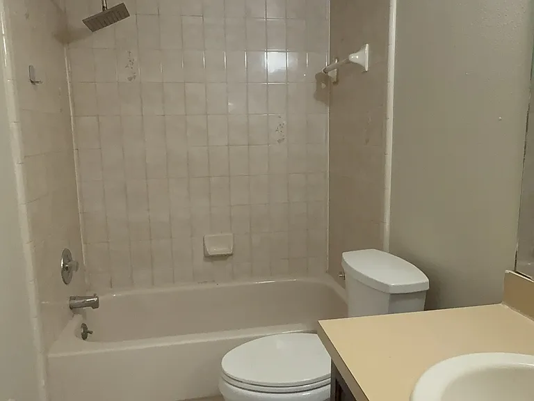752 Lucaya Dr — Photo 5