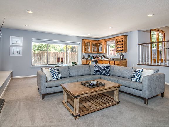 5th image of 6122 Valley Glen Dr