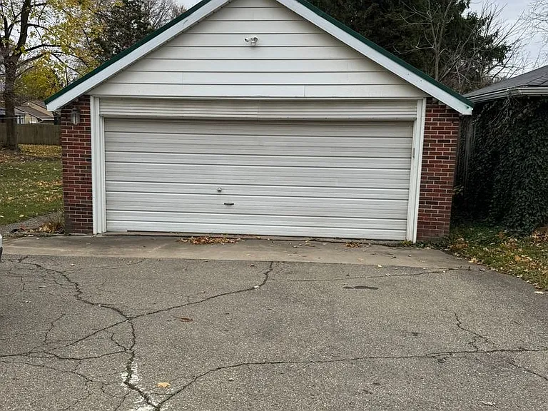 3921 W Ridge Rd — Photo 41