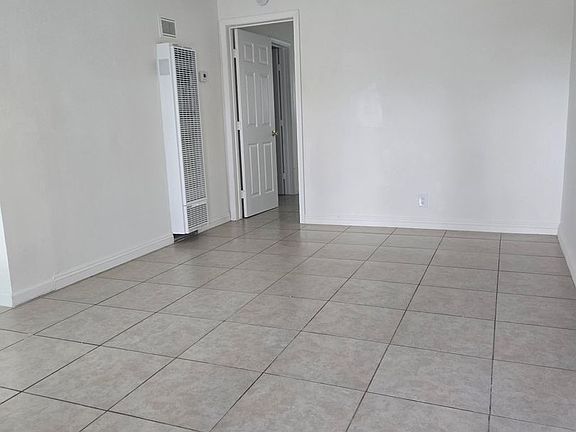 5th image of 1000 S Malden Ave #2