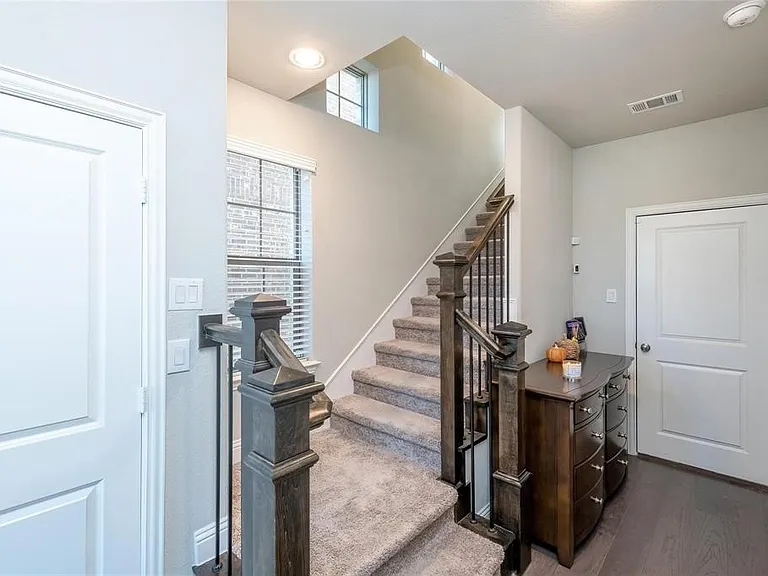 2421 Springhill Ave — Photo 2